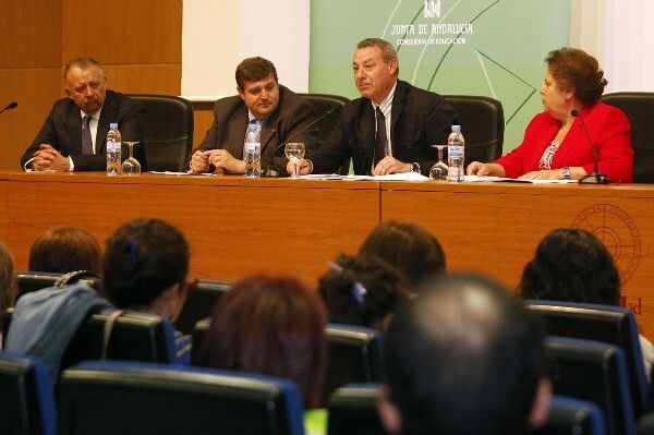La Junta espera que el Ayuntamiento ceda los terrenos para un colegio