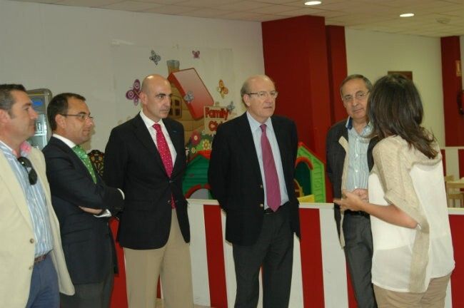 El Ayuntamiento y Ceca Comercio inician una ronda de contactos para conocer las necesidades del comercio local