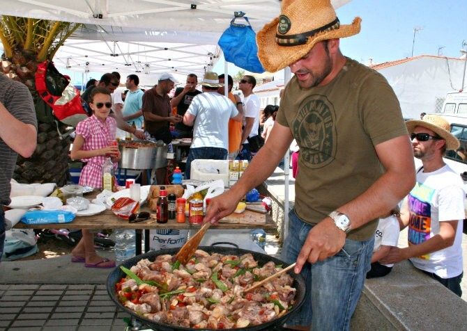 Paellas y deporte a pie de playa para celebrar la llegada de la primavera en El Rompido