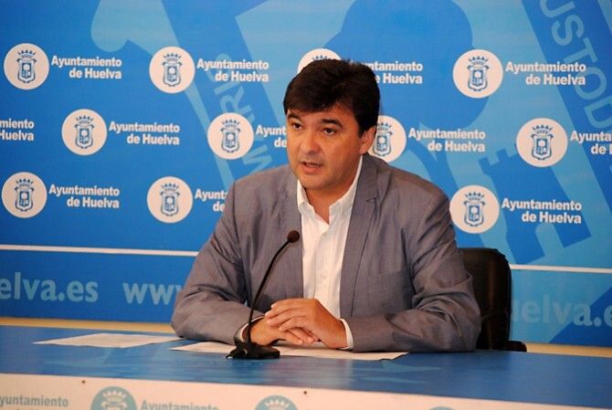 El PSOE asegura que las medidas en materia de educación 'atacan directamente a la UHU'