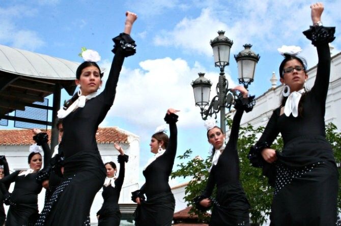 Cartaya baila a ritmo de sevillanas como anticipo de su romería