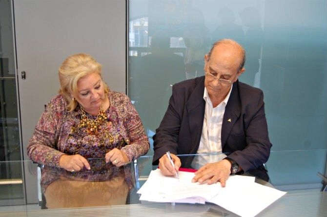 El COAH colabora con la Asociación de Mujeres Empresarias onubenses