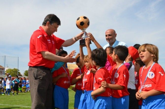 El CD 2001 vence al Palos en la final del Torneo Cepsa de fútbol 7 prebenjamín (4-2)