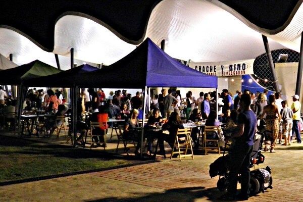 Alrededor de 5.000 personas disfrutan de la primera edición de la Feria de la Tapa de Isla Cristina