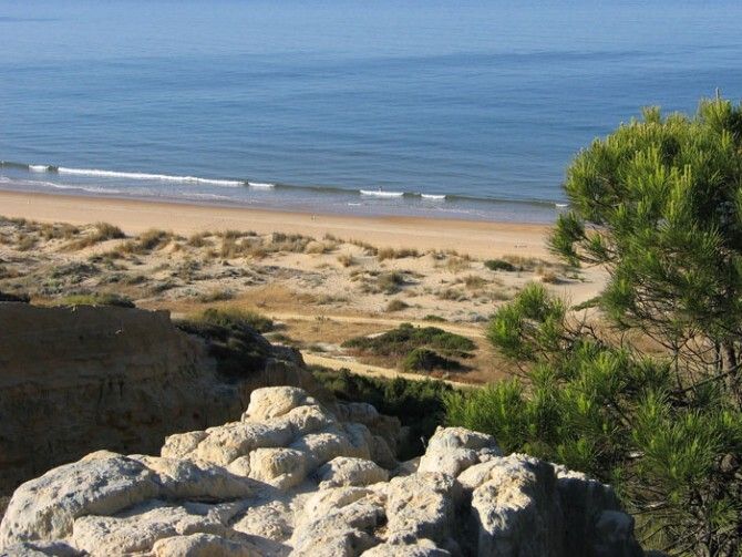 Arranca la temporada estival en la playa del Parador con mejoras en la accesibilidad