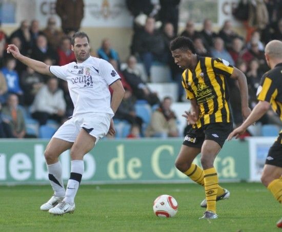 El Ceuta asegura la Copa en Lepe tras el descanso (0-2)
