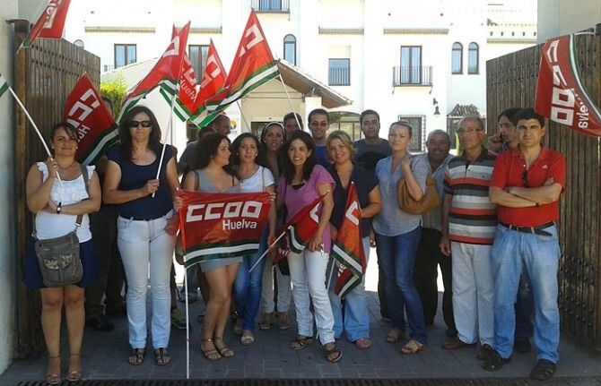 La plantilla del hotel Cortijo Golf de Matalascañas, de huelga por impagos