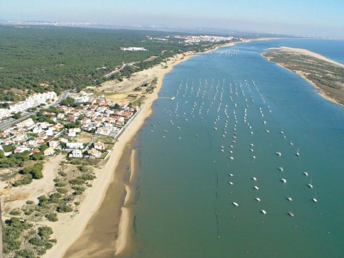 Las playas de Cartaya amplían su zona de baño y mejoran su accesibilidad y servicios