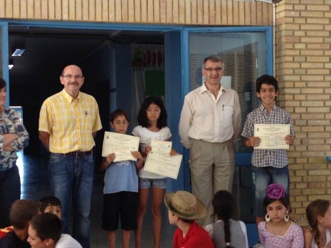 El Ayuntamiento de Bonares premia los mejores expedientes académicos del curso 2011/2012