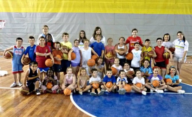 Gran ambiente en la apertura de la Escuela de Verano del CB Conquero