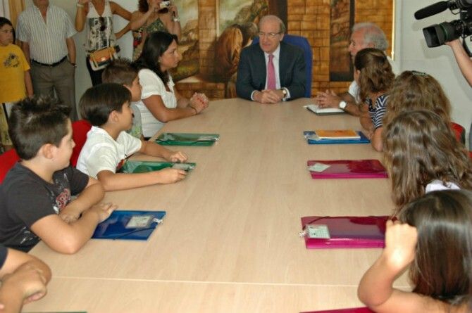 Los pequeños concejales de barrio trasladan al alcalde las necesidades de La Morana