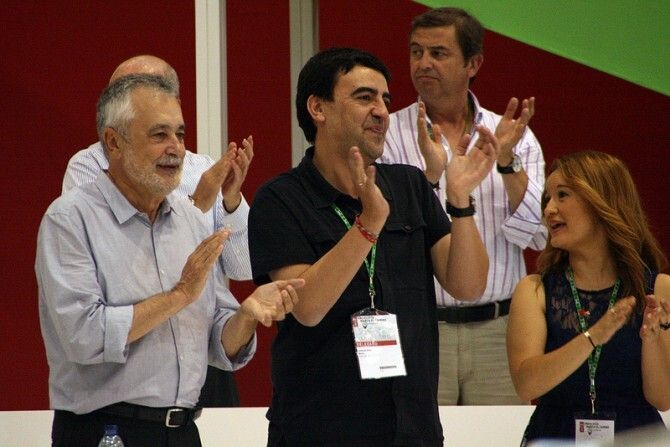 Griñán saca adelante la Ejecutiva con un apoyo del 65,82%