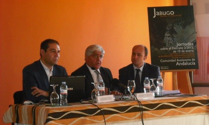 Las edificaciones y asentamientos en suelo no urbanizable a debate en el municipio serrano de Jabugo