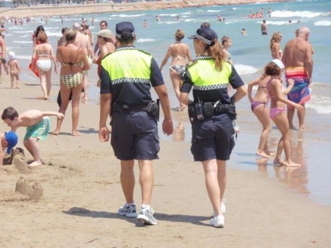 Los extranjeros que visiten la provincia dispondrán de intérpretes virtuales para facilitarles los trámites con la Policia Nacional