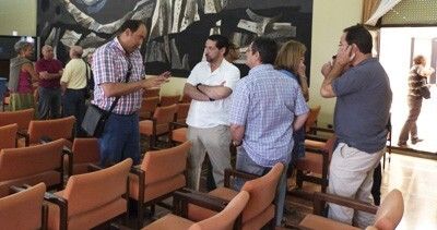 Hasta 60 concejales y numerosos dirigentes participan en el encierro de IU en Diputación