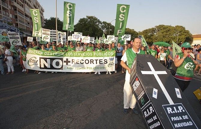 Más de 15.000 personas colapsan Huelva al grito de ‘no a los recortes’