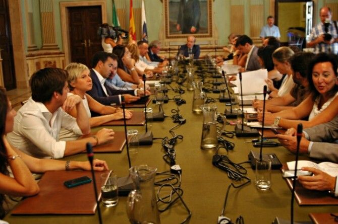 El Ayuntamiento aprueba en pleno extraordinario ampliar en 1,2 millones la operación de pago a proveedores