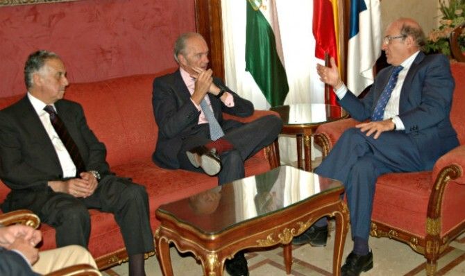 Fomento asegura que los proyectos del AVE están en 'fase final' y retomará 'en breve' las obras de la estación