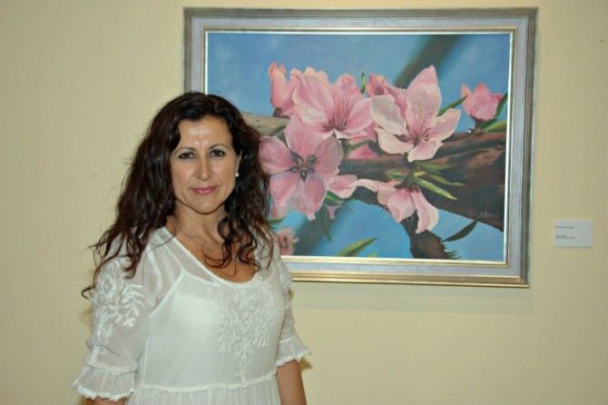 La pintora lepera Trini Romero presenta su exposición de óleos 'Conmigo misma'