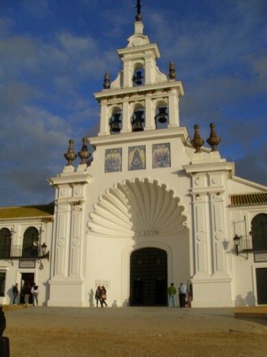 Almonte restringe la emisión de ruidos en actos oficiales y la instalación de cuadras