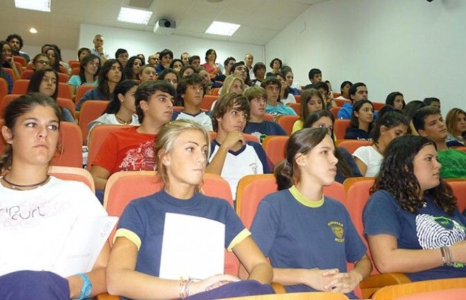 El Ayuntamiento acerca a 645 onubenses propuestas frente a la crisis con ‘Huelva, modo de empleo’