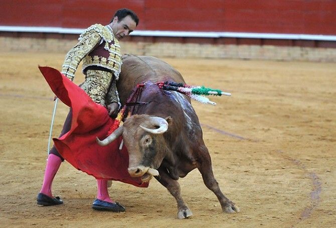 El Cid consigue el único trofeo de la primera tarde de Colombinas
