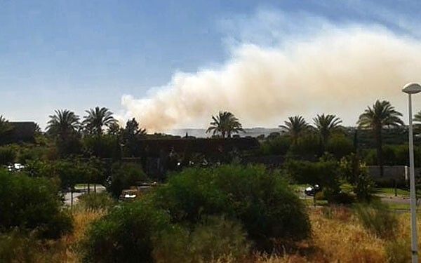 El Infoca trabaja en la extinción de un incendio forestal en el Rompido