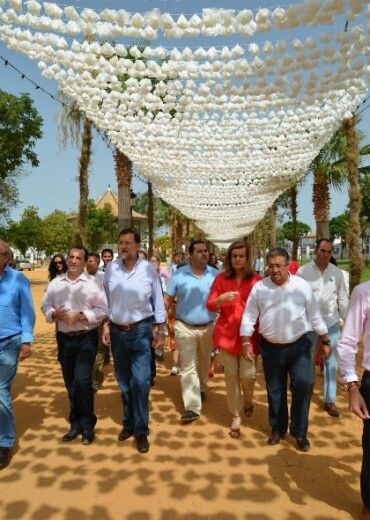Rajoy visita Almonte coincidiendo con el Rocío Chico y traslada su 'cariño' al Ayuntamiento y a sus vecinos