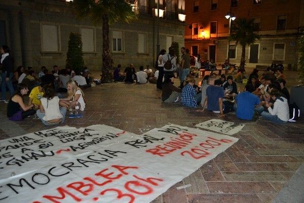 El 15-M de Huelva decide mantener su acampada de forma indefinida