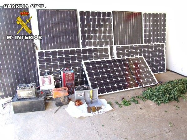 La Guardia Civil detiene a los autores de varios robos de placas solares cometidos en El Condado