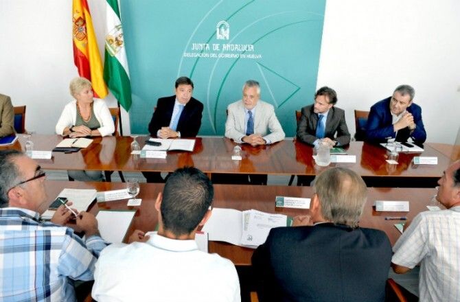 La Junta colaborará con el Gobierno central y los pescadores de cerco del Atlántico