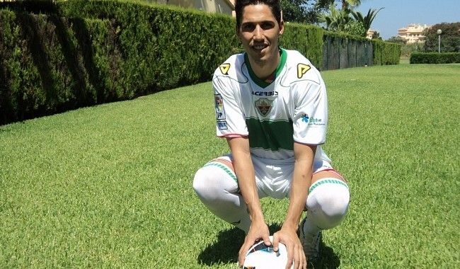 Fidel marca para un Elche que sigue líder