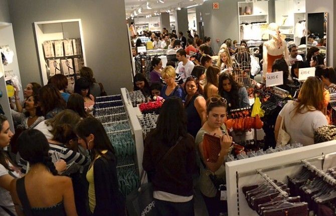 Los comerciantes facturan casi 14 millones en las rebajas pero notan un descenso en las ventas
