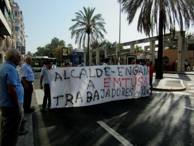 La plantilla de Emtusa estaría dispuesta a aceptar una rebaja salarial