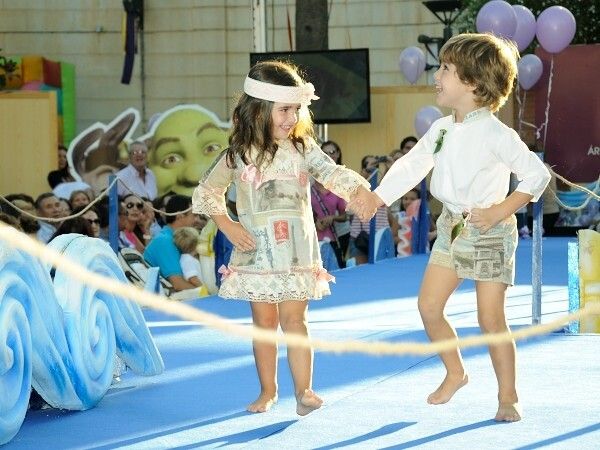 Lepe celebra el Día del Niño con una pasarela de moda infantil