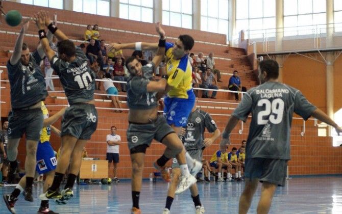 Triunfo solvente del PAN Moguer para abrir la temporada (33-29)