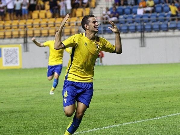 Agudo devuelve la moneda al Cádiz (2-2)