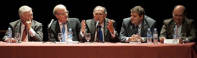 Camilo Gómez Cruz muestra su 'Pasión por Huelva' en el Gran Teatro