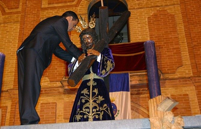 El Ayuntamiento de San Juan impuso la Medalla de Oro de la Villa a Jesús del Gran Poder
