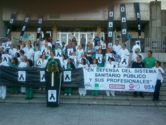 Los sindicatos se unen en una jornada de luto por la “muerte de la sanidad pública”