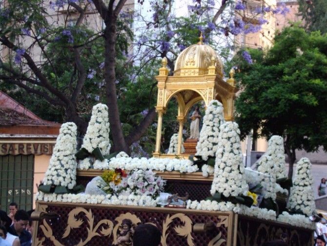 La Buena Madre se rodea de maristas por las calles de Huelva