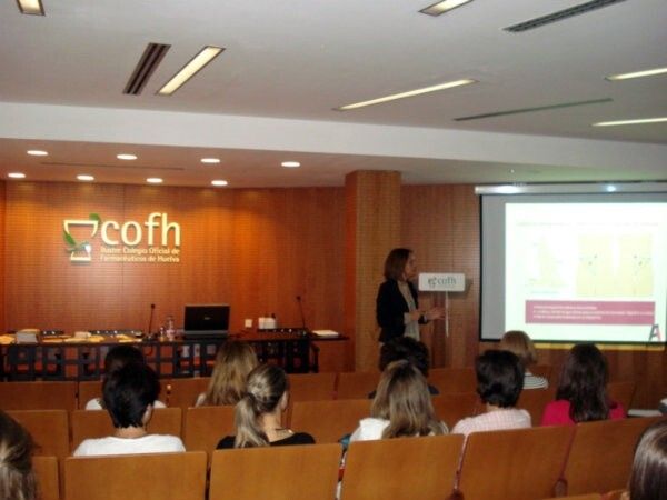 Los farmacéuticos onubenses se forman para mejorar la atención a los pacientes ostomizados