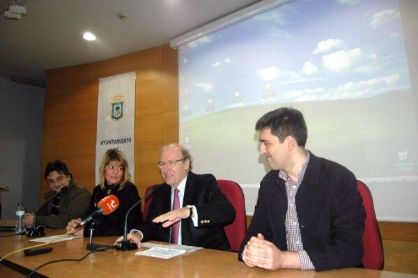 El Encuentro 'Huelva 2.0' arranca con una mesa redonda sobre redes sociales y menores