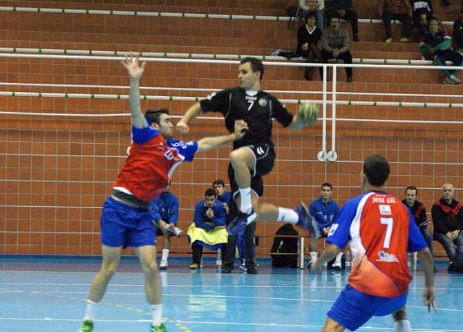 El PAN Moguer suma una sufrida victoria ante Elche (28-24)