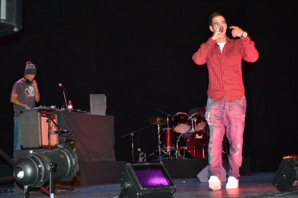 La música callejera de Punta Umbría entra con éxito en el Teatro del Mar