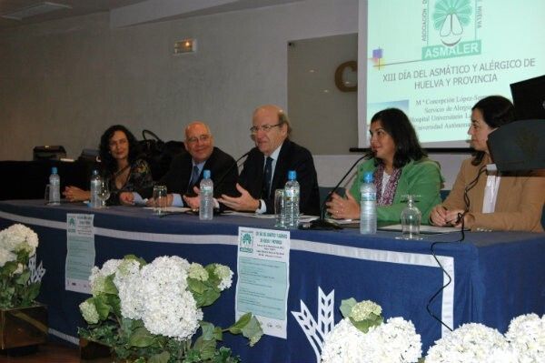 Expertos analizan la rinitis alérgica y el comportamiento del asma en la mujer