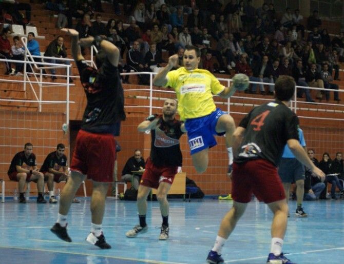 El PAN Moguer resuelve con intriga su duelo con Lanzarote (33-30)