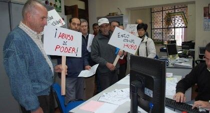 La Comisión Ciudadana entrega en sólo dos horas 150 solicitudes de rebaja del IBI