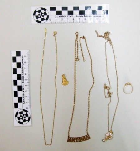 Detenida una catequista acusada de robar joyas a dos imágenes de la ermita de Punta del Moral