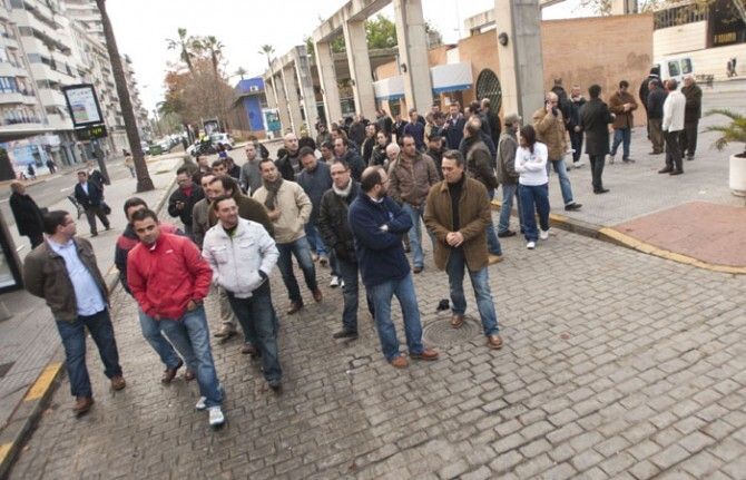 La huelga de Emtusa deja un solo autobús por línea